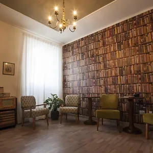 https://dimora-16-rooms-garden.it-tuscanyhotel.com